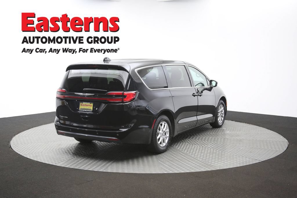 Used 2023 Chrysler Pacifica Touring-L FWD image 42