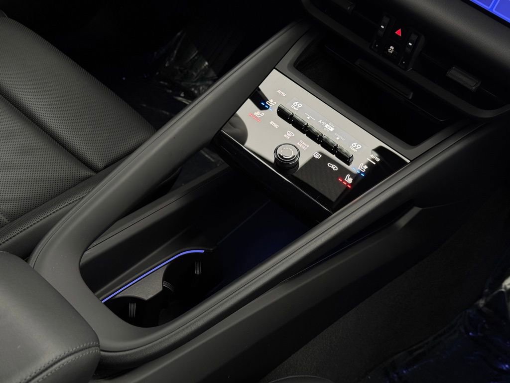 Used 2024 Porsche Macan 4 Electric image 33