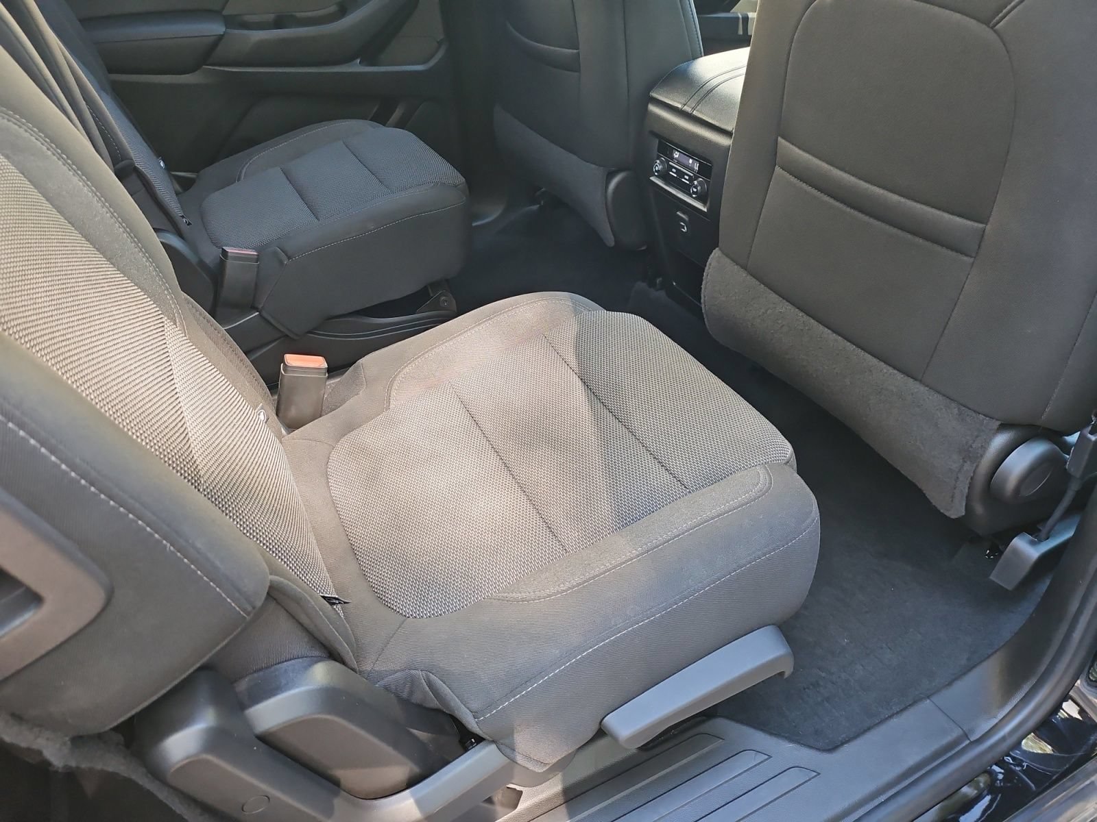 Used 2022 Chevrolet Traverse LT FWD image 33