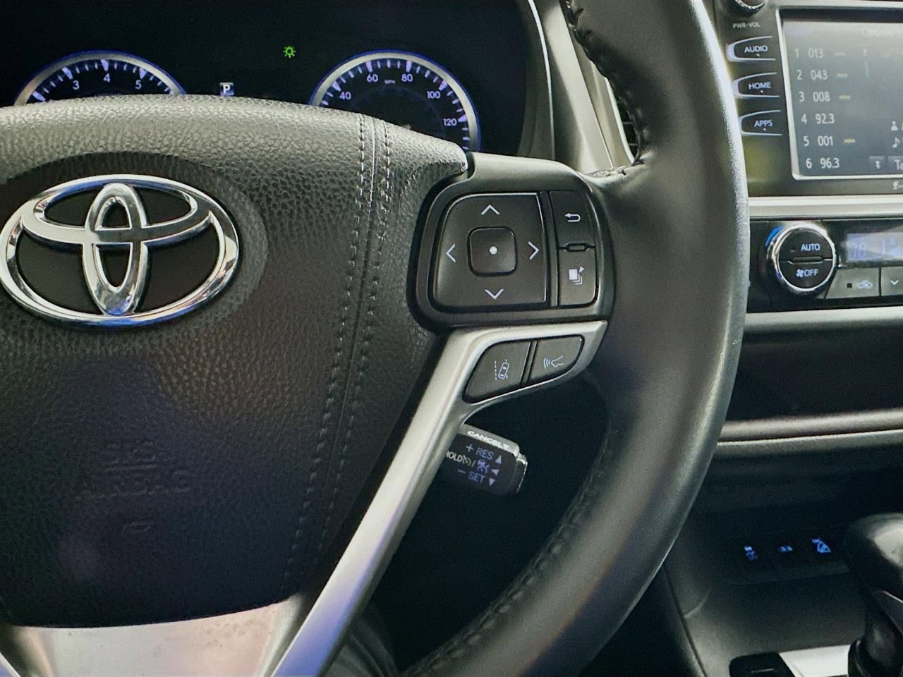 Used 2018 Toyota Highlander XLE image 48