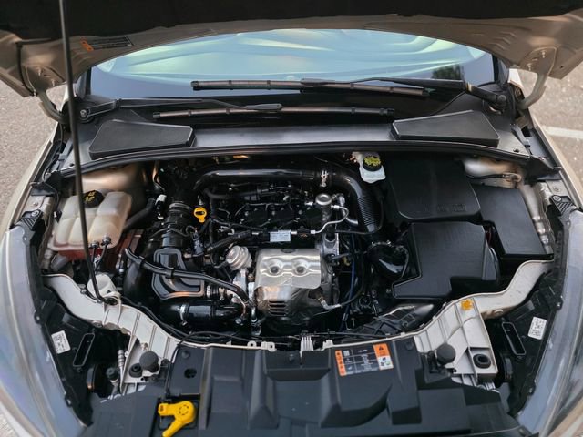 Used 2018 Ford Focus SE w/ SE Appearance Package image 32