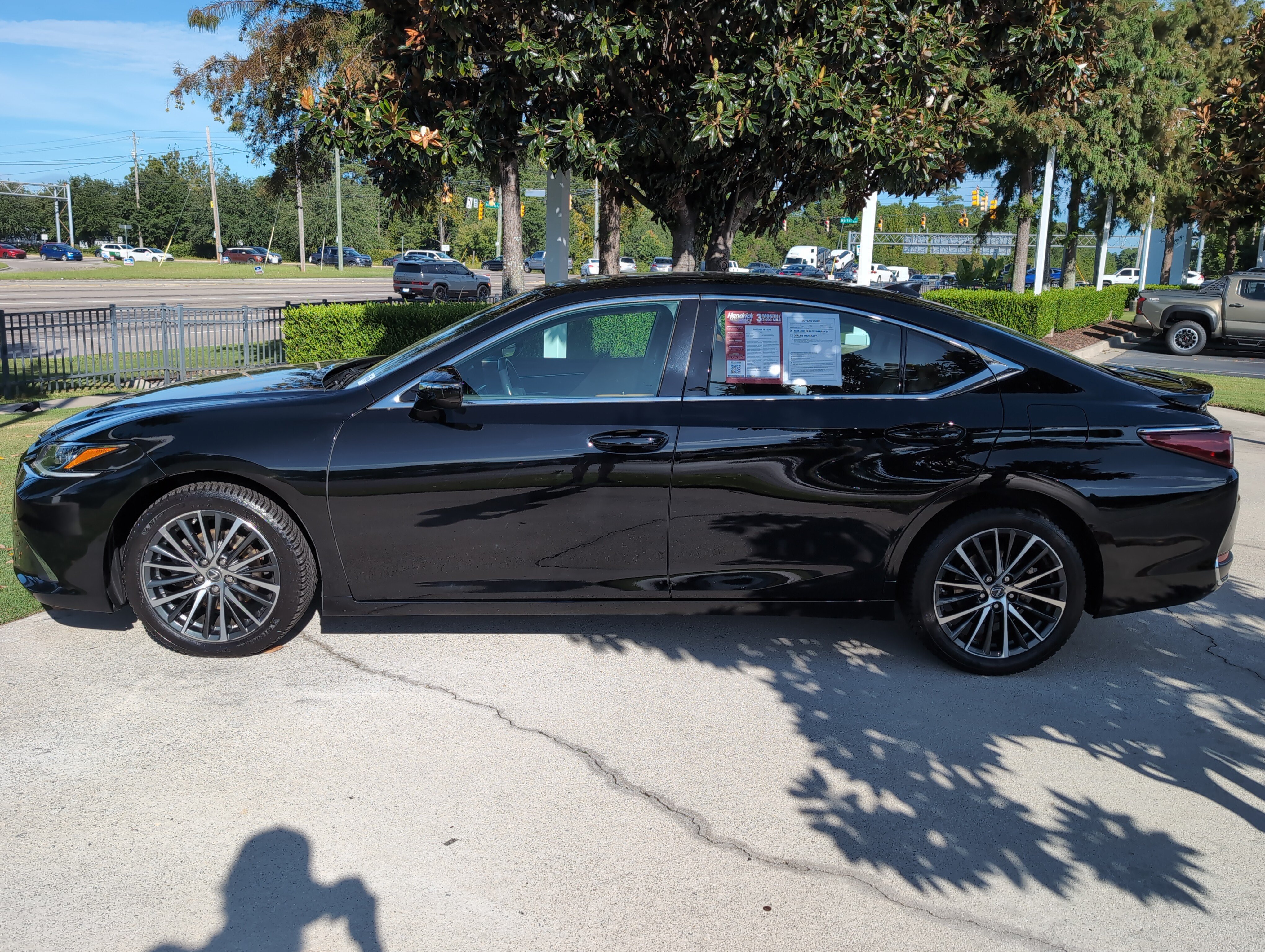 Used 2023 Lexus ES 250 w/ Premium Package AWD/4WD image 7