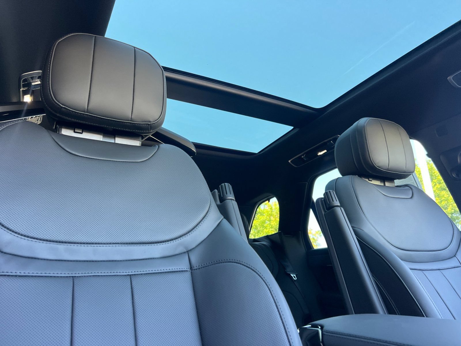New 2026 Land Rover Range Rover Sport Dynamic SE AWD/4WD image 17