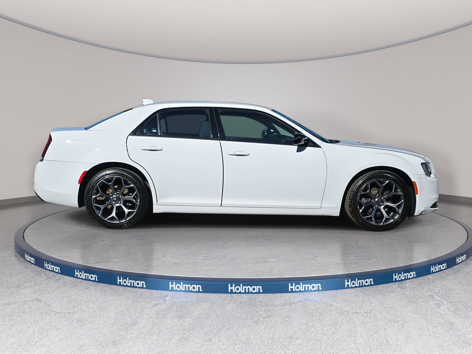Used 2018 Chrysler 300 Touring w/ Sport Appearance Package image 8