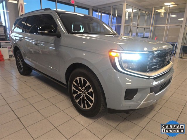 Used 2025 Ford Expedition Platinum image 2