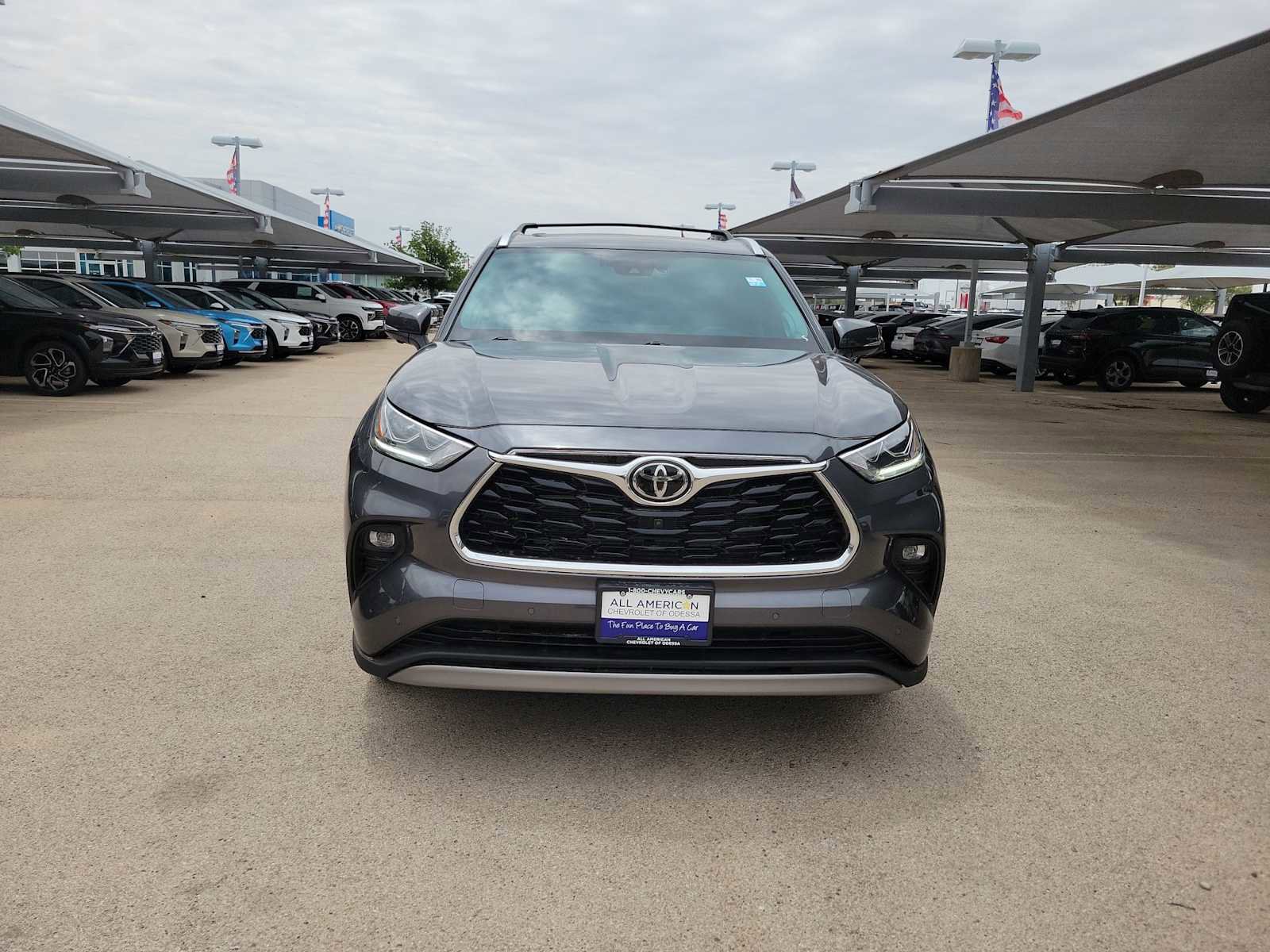 Used 2025 Toyota Highlander Platinum AWD/4WD image 3