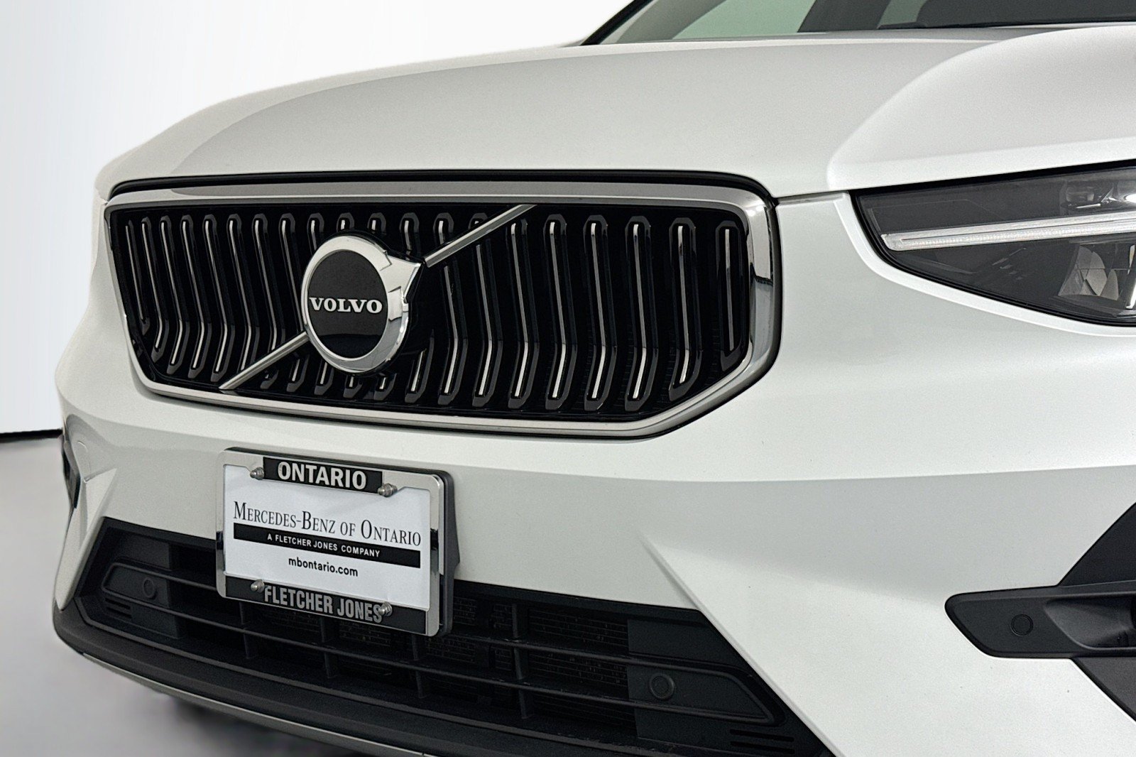 Used 2023 Volvo XC40 B5 Plus AWD/4WD image 13