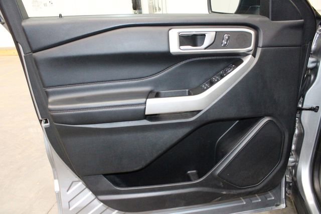 Used 2022 Ford Explorer XLT image 17