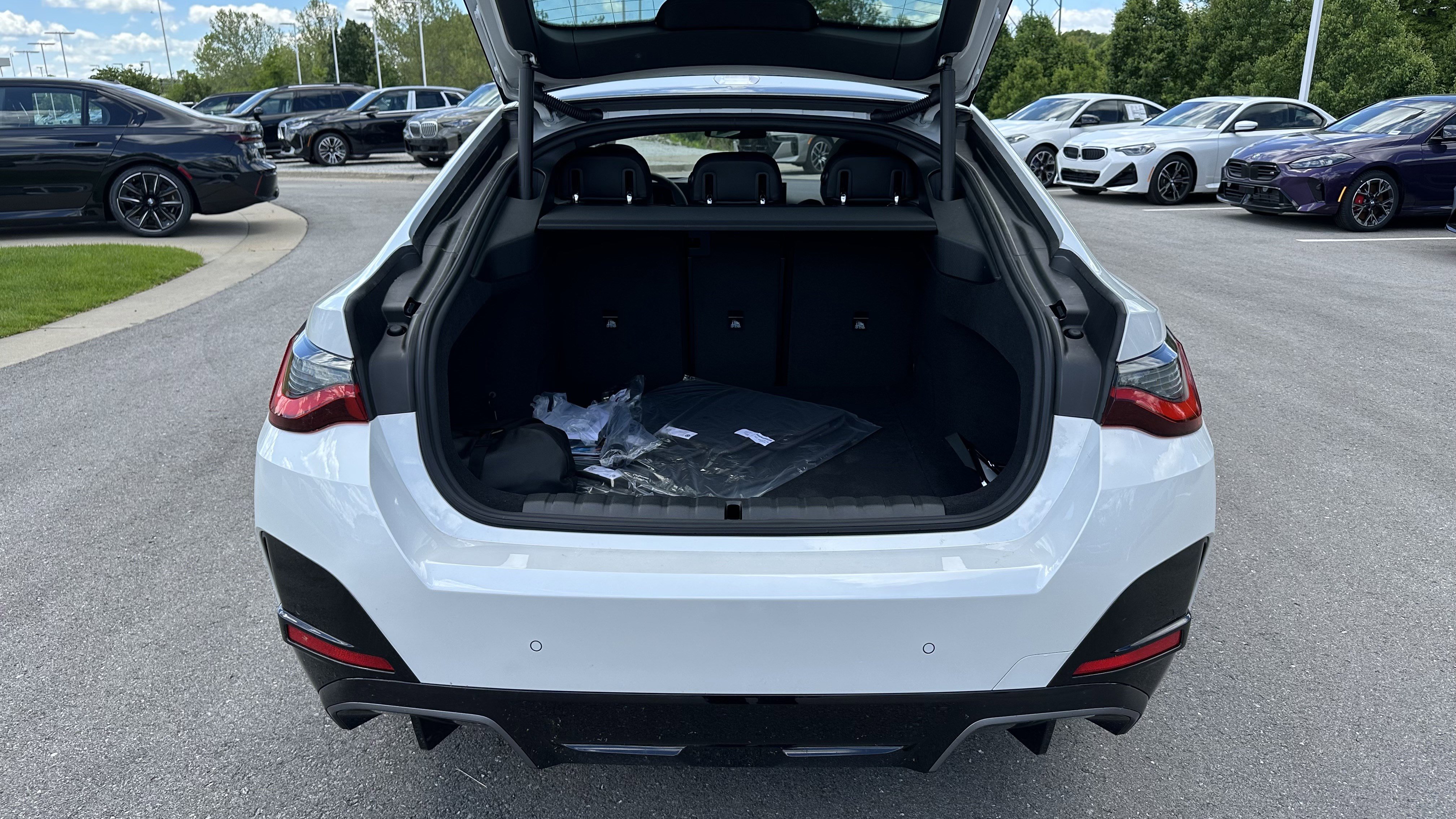 Used 2025 BMW i4 xDrive40i w/ M Sport Package AWD/4WD image 31