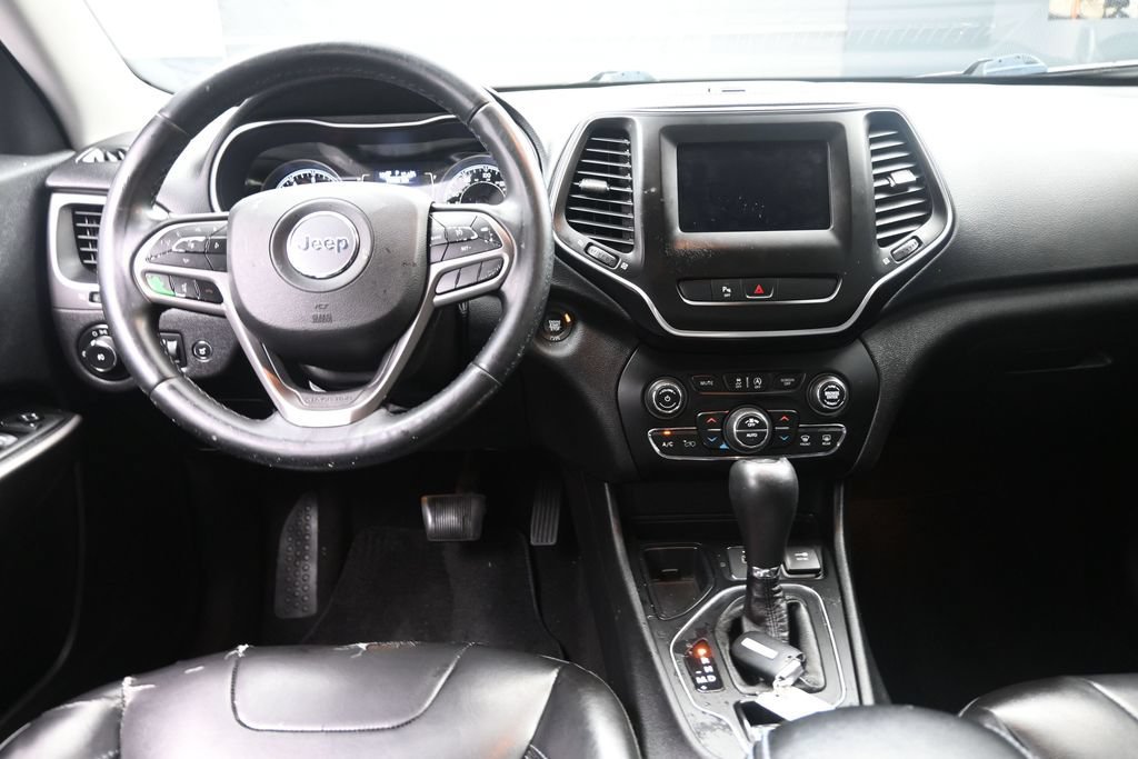 Used 2019 Jeep Cherokee Latitude Plus w/ Comfort/Convenience Group FWD image 9