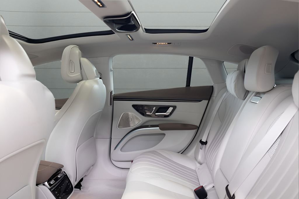 Used 2022 Mercedes-Benz EQS 580 4MATIC Sedan w/ Pinnacle Trim Package image 61