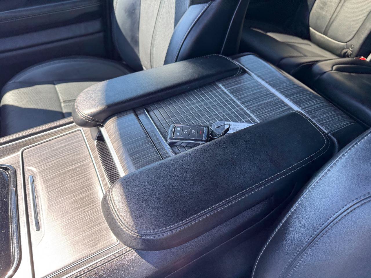 Used 2024 Jeep Wagoneer L Series II w/ Flexible Seating Group RWD image 35
