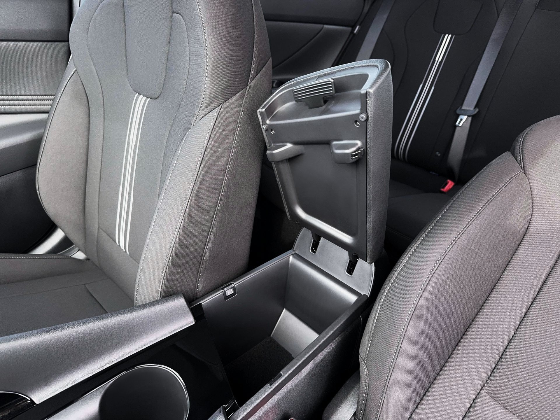 New 2026 Hyundai Elantra SEL w/ Cargo Package FWD image 18