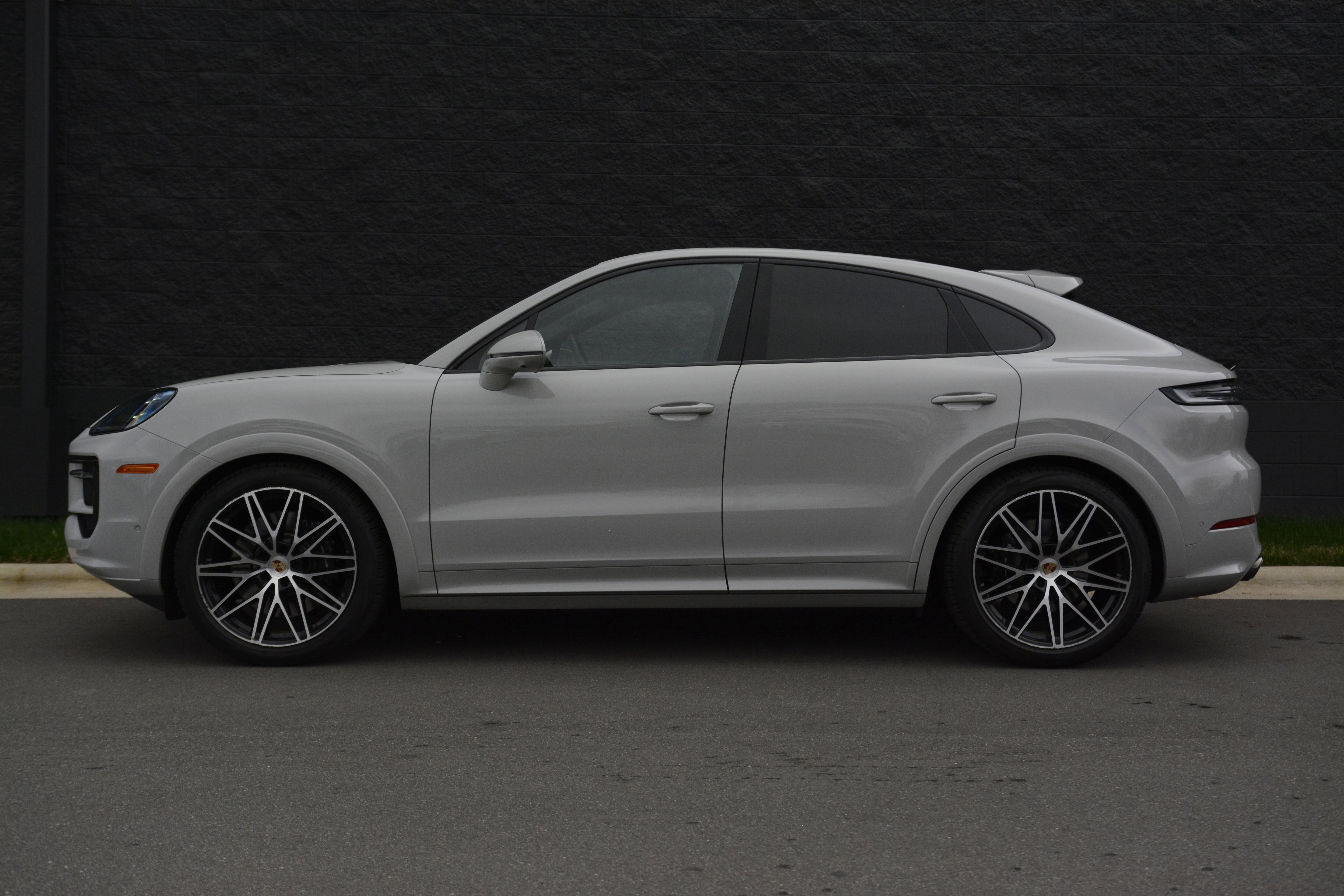 Certified 2025 Porsche Cayenne GTS AWD/4WD image 2