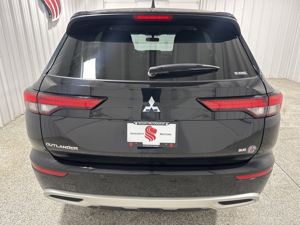 Used 2024 Mitsubishi Outlander AWD image 9