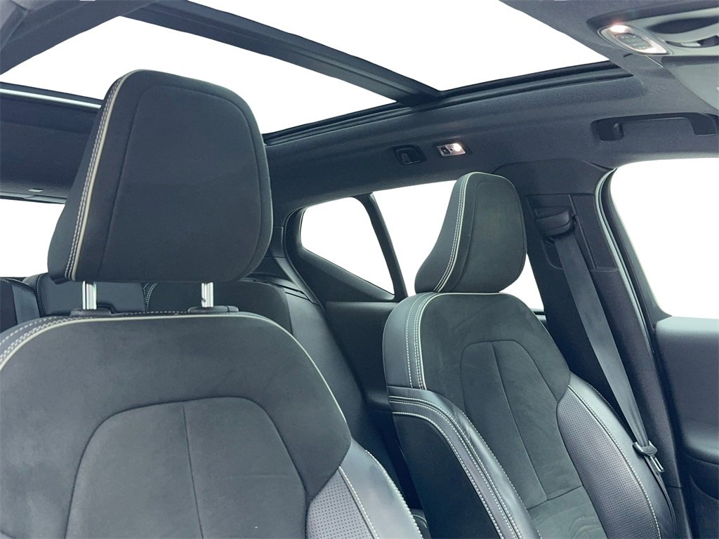 Used 2019 Volvo XC40 T5 R-Design image 45