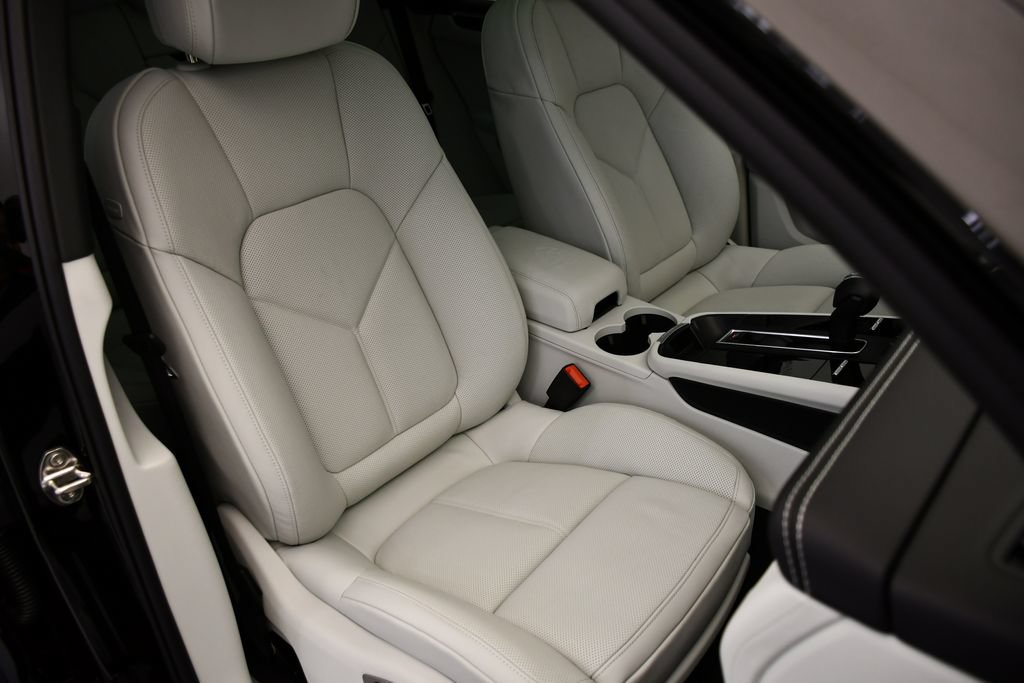 Certified 2026 Porsche Macan Turbo AWD/4WD image 51