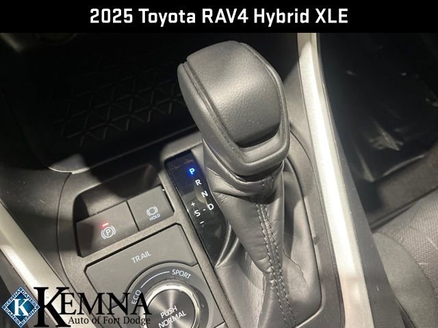 Used 2025 Toyota RAV4 XLE image 17