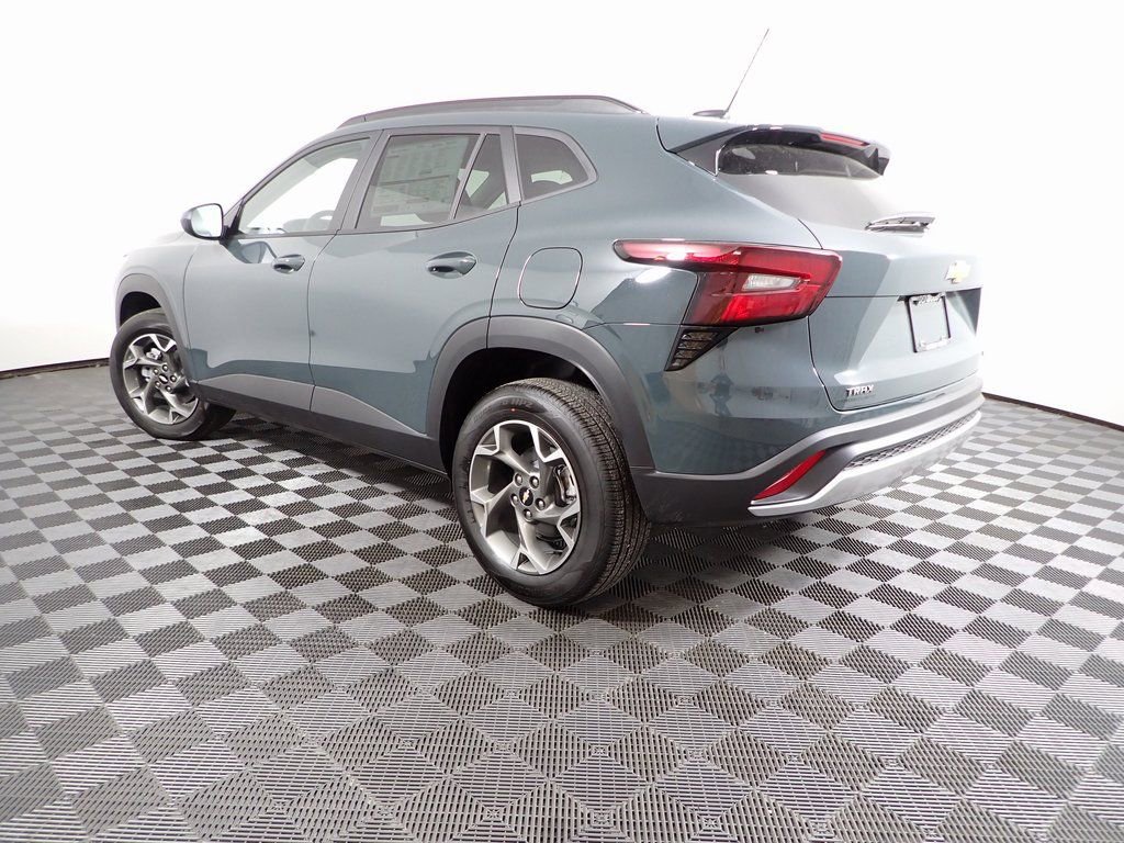 New 2026 Chevrolet Trax LT w/ LT Convenience Package image 8