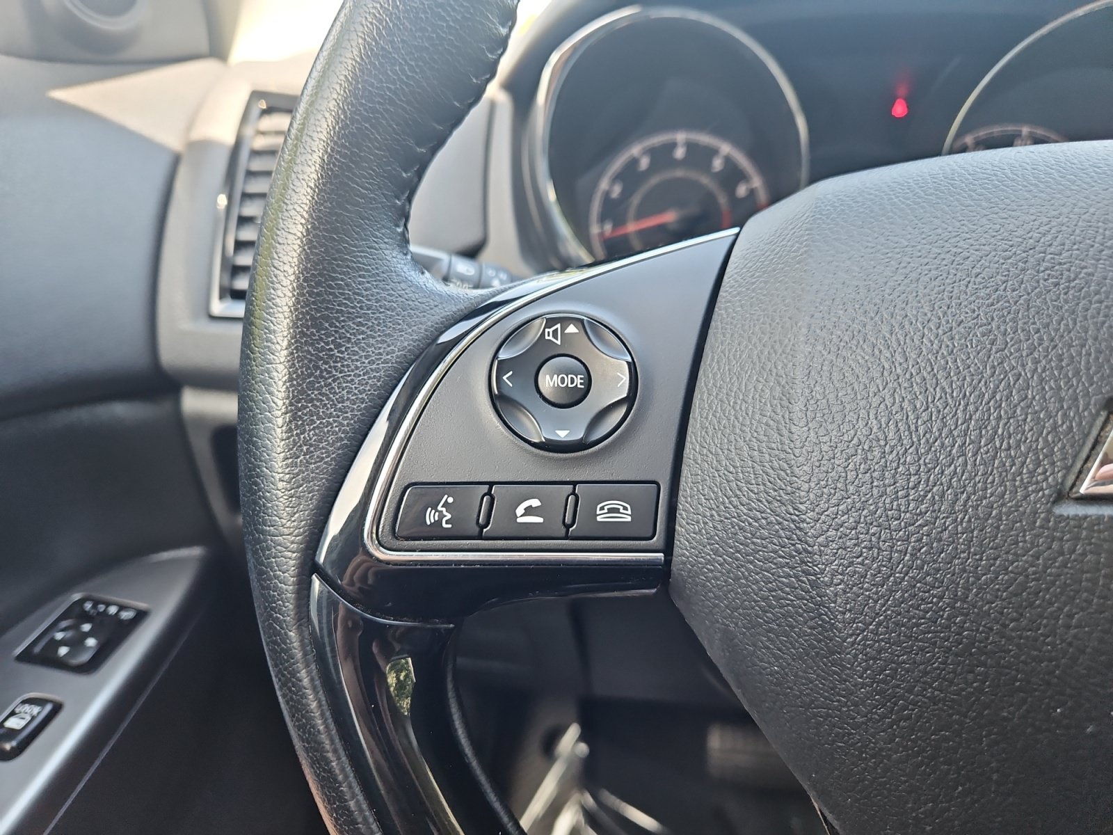 Used 2025 Mitsubishi Outlander Sport SE AWD/4WD image 24