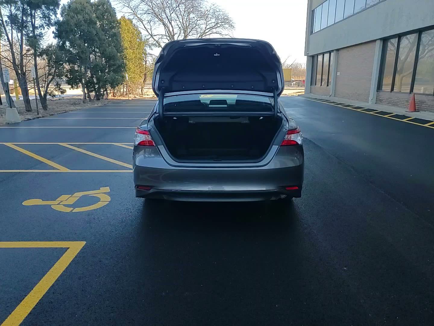 Certified 2020 Toyota Camry LE w/ Convenience Package image 6