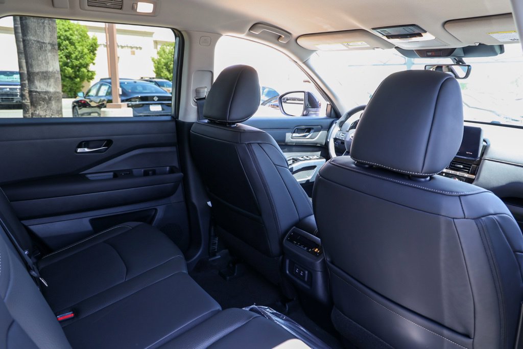 New 2026 Nissan Pathfinder SL FWD image 17