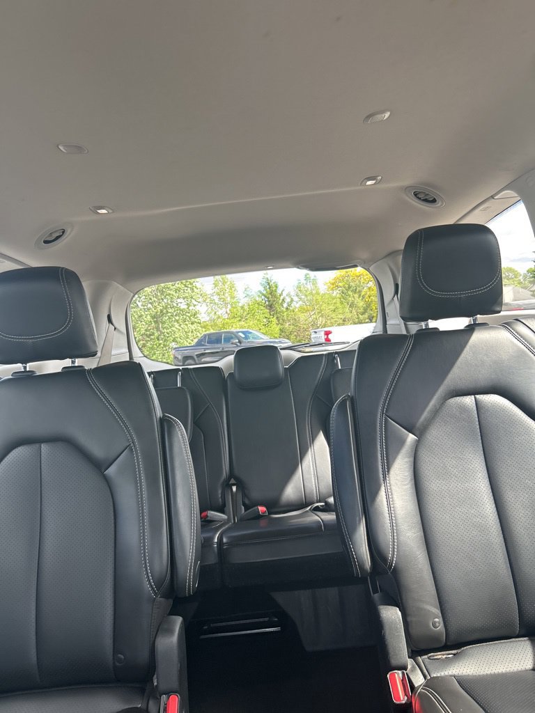 Used 2023 Chrysler Pacifica Touring-L FWD image 37