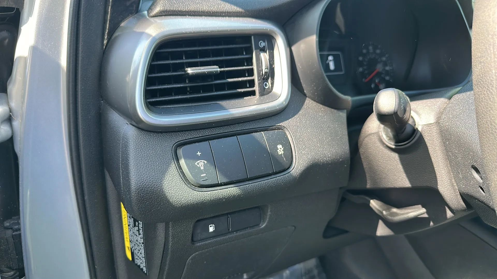 Used 2016 Kia Sorento LX image 32