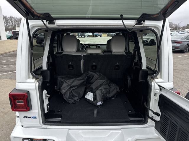 Used 2022 Jeep Wrangler Unlimited Sahara image 25
