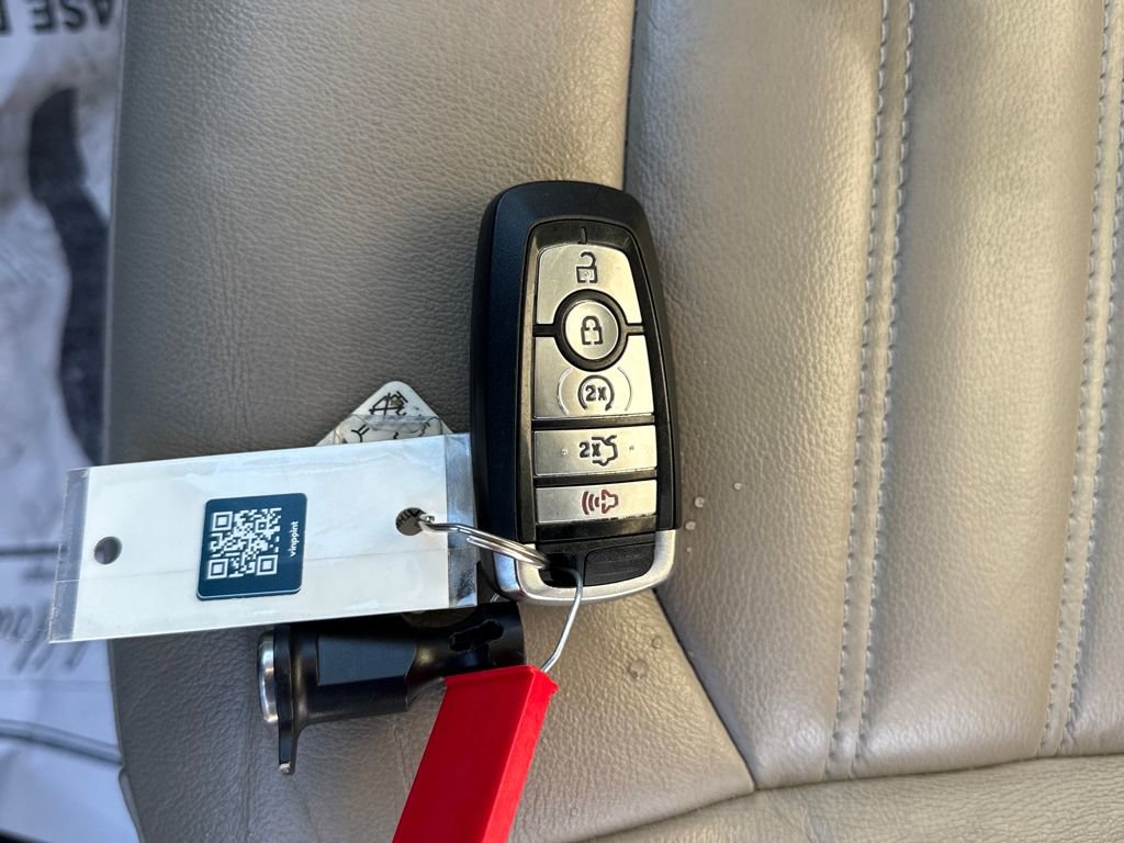 Used 2017 Ford Fusion SE w/ Fusion SE Technology Package image 28