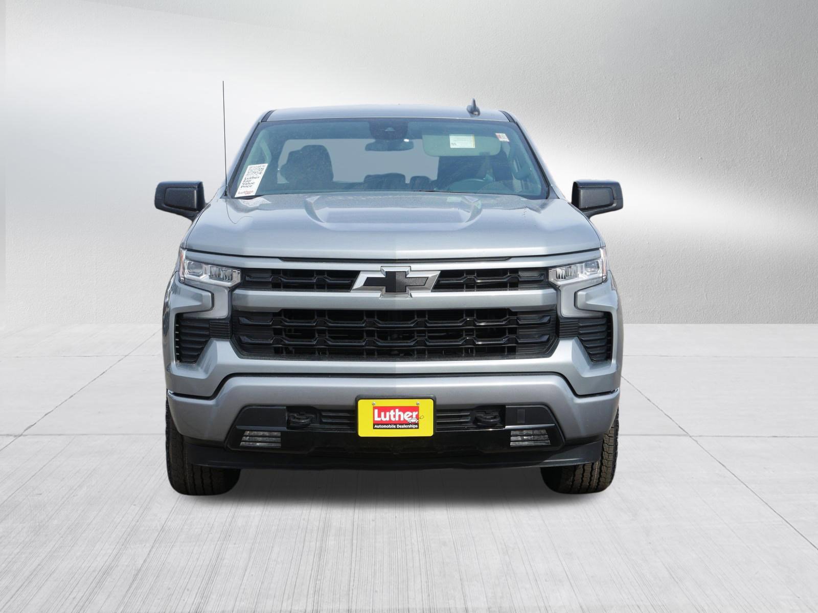 Used 2024 Chevrolet Silverado 1500 RST image 2