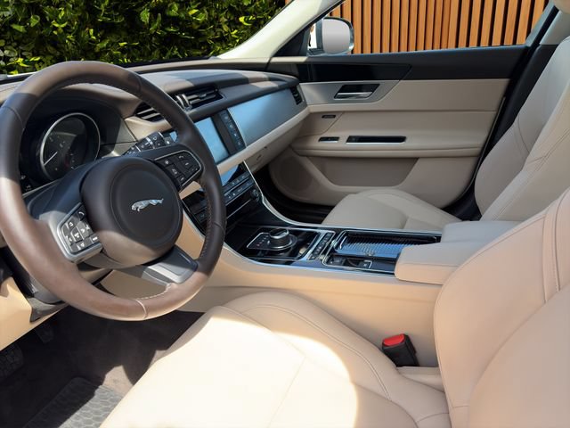 Used 2017 Jaguar XF Premium AWD/4WD image 21