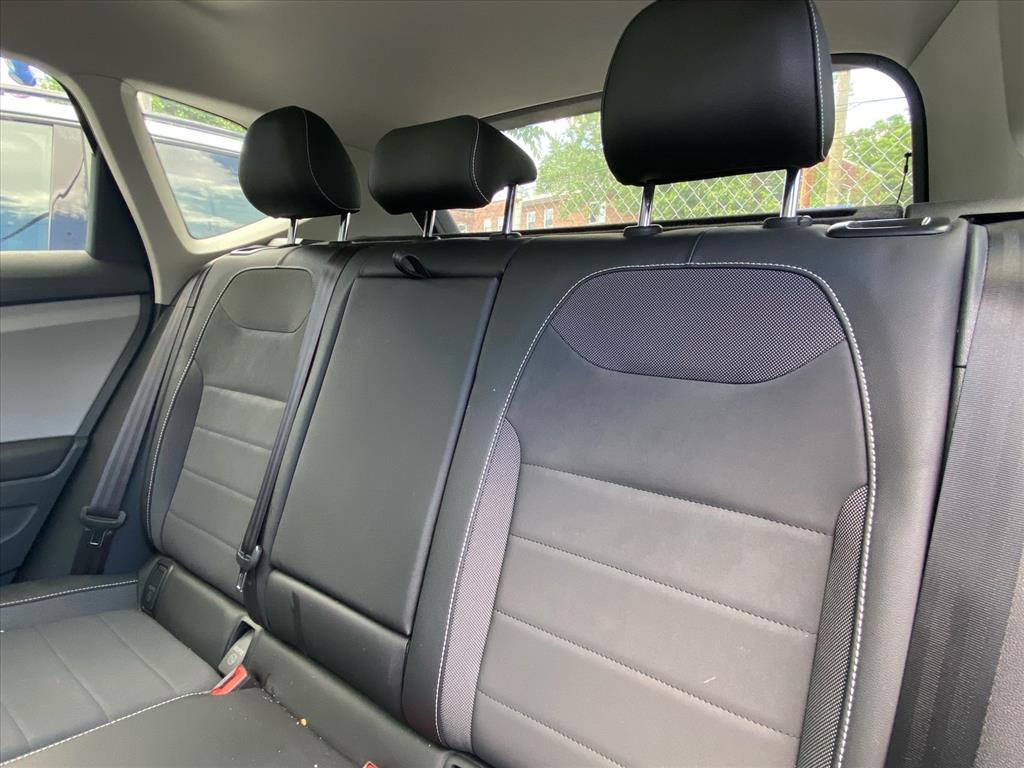 Certified 2023 Volkswagen Taos SE w/ Panoramic Sunroof Package FWD image 17