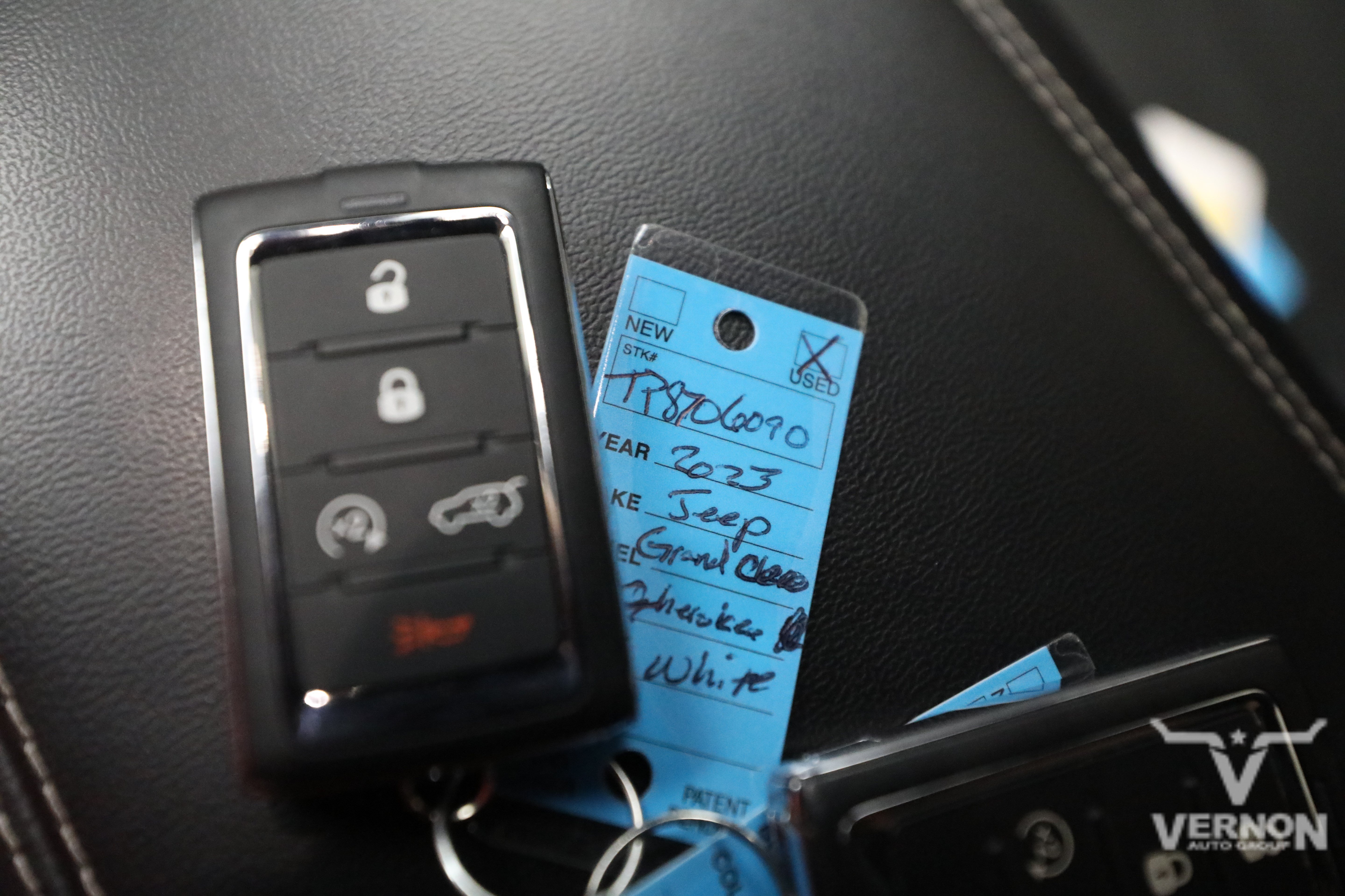 Used 2023 Jeep Grand Cherokee Altitude AWD/4WD image 12