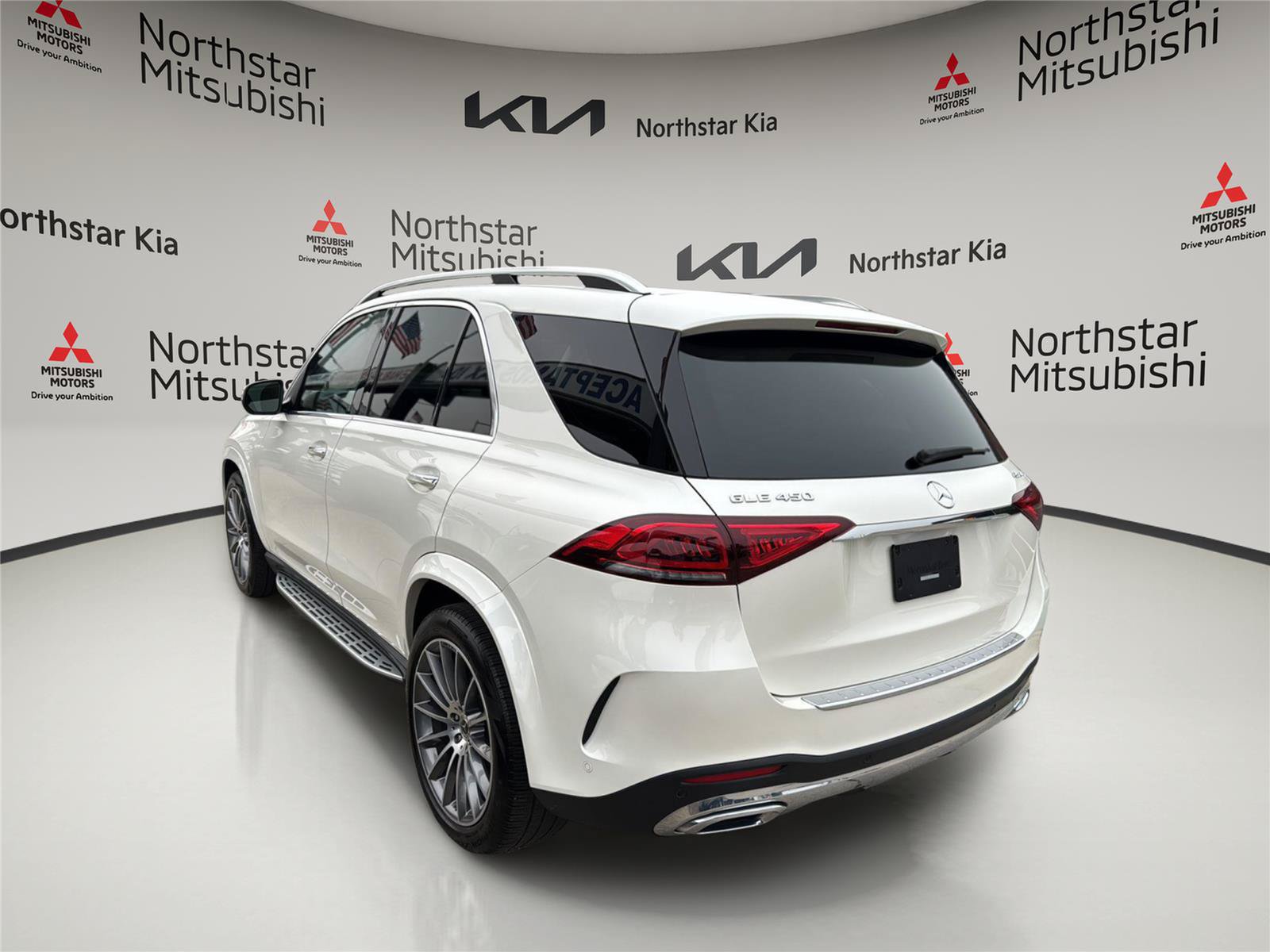 Used 2023 Mercedes-Benz GLE 450 4MATIC w/ AMG Line Exterior image 3