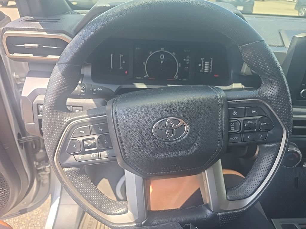 Used 2025 Toyota 4Runner SR5 AWD/4WD image 14