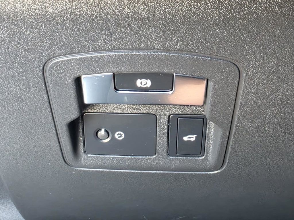 Used 2019 Land Rover Range Rover Velar R-Dynamic SE AWD/4WD image 27