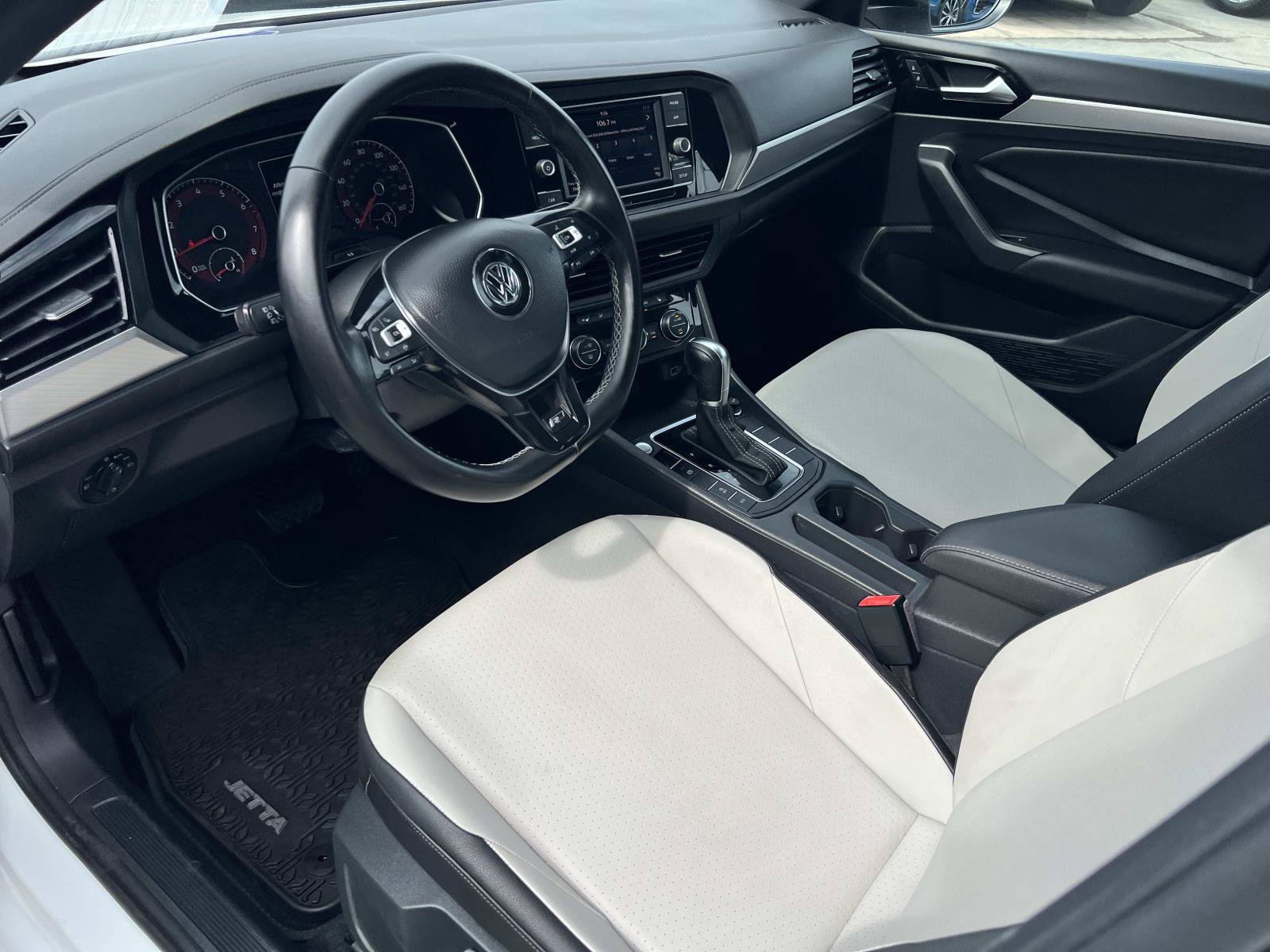 Used 2019 Volkswagen Jetta R-Line w/ R-Line Cold Weather Package FWD image 5