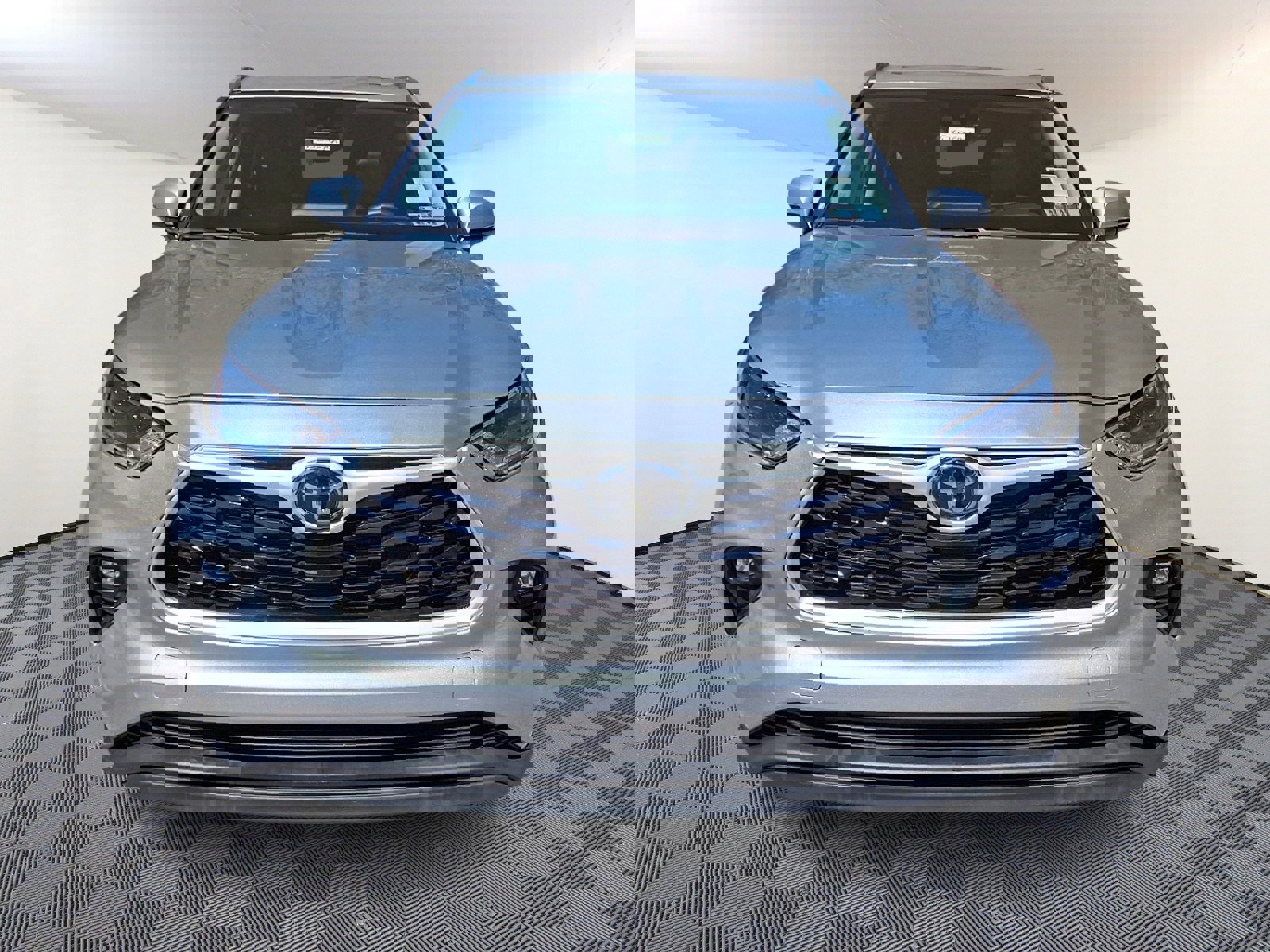 Used 2021 Toyota Highlander XLE image 2