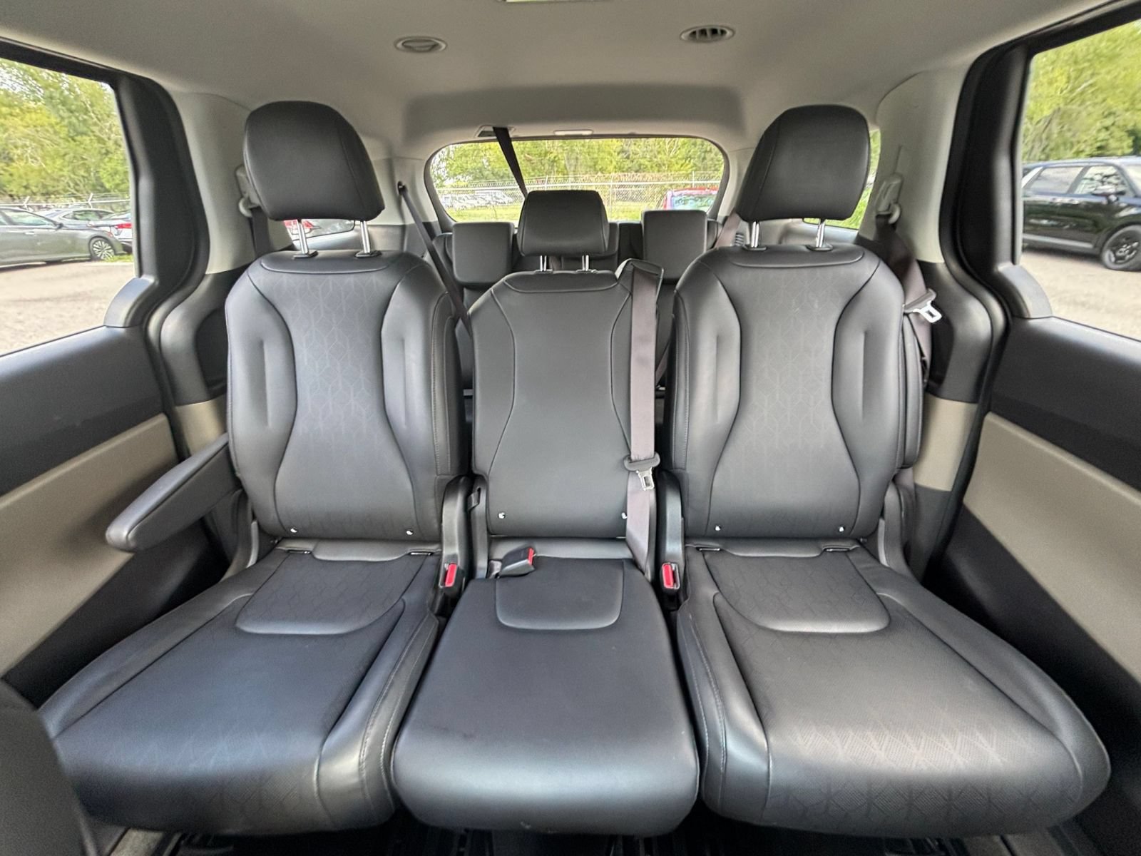 Used 2026 Kia Carnival FWD image 41