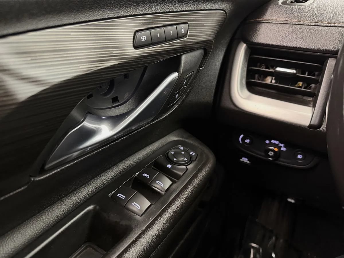 Used 2021 GMC Terrain SLT w/ Infotainment Package II FWD image 13