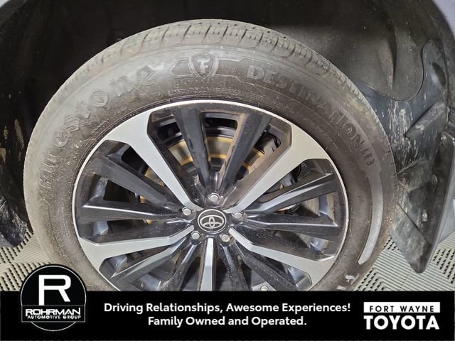 Used 2021 Toyota Highlander XSE AWD/4WD image 12