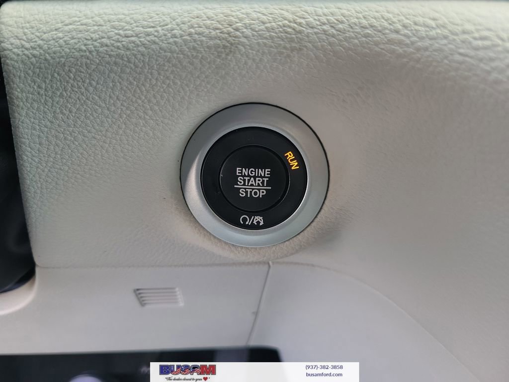 Used 2023 Chrysler Pacifica Touring-L FWD image 27