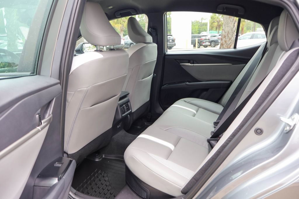 Used 2025 Toyota Camry SE FWD image 10