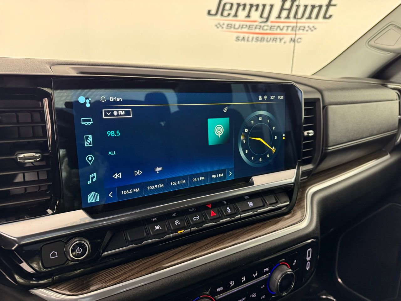 Used 2024 Chevrolet Silverado 1500 LT image 18