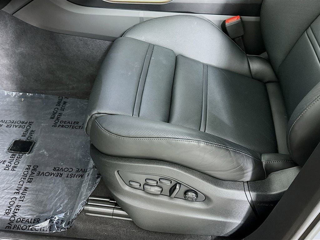 Used 2025 Porsche Cayenne S image 22