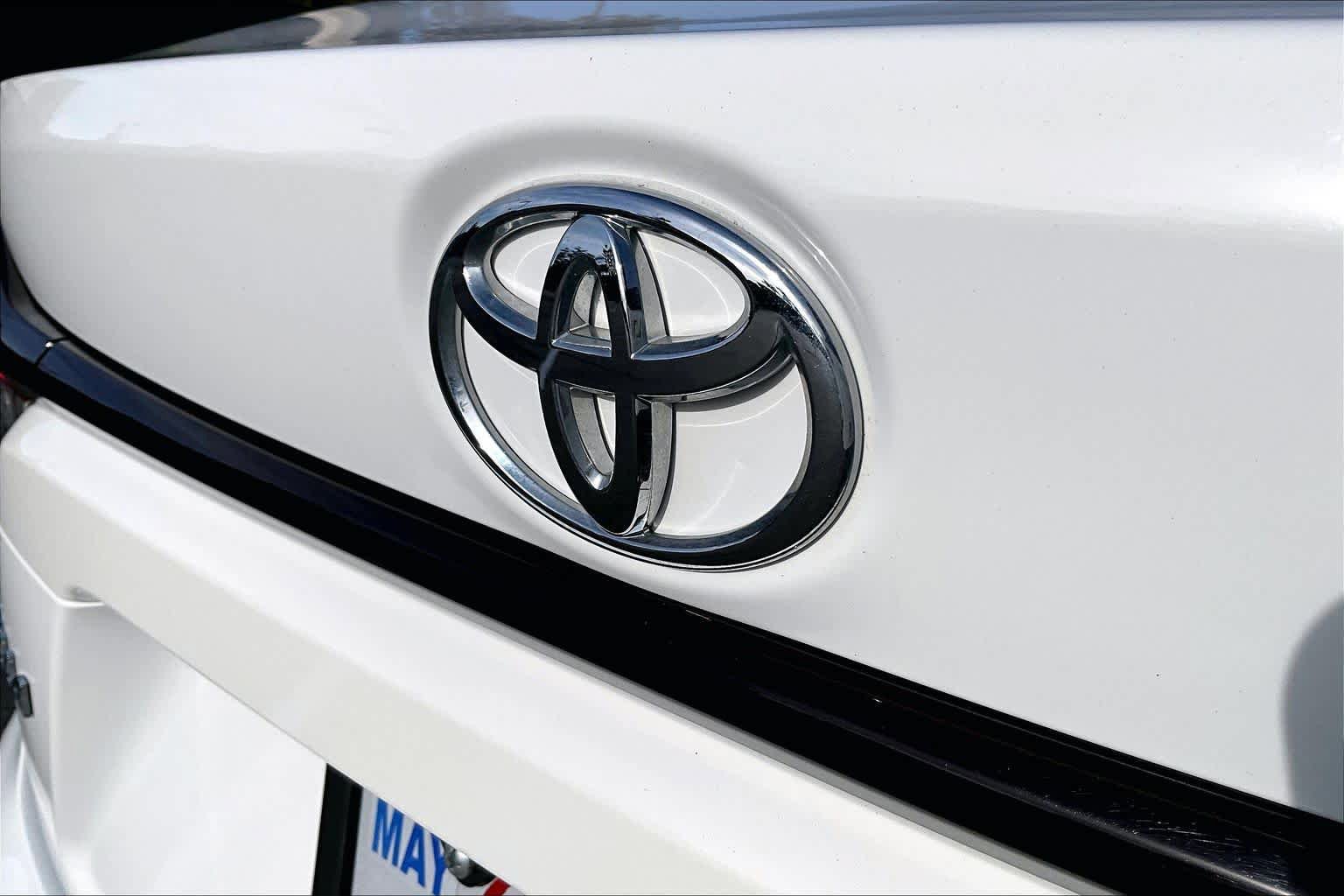 Used 2023 Toyota Corolla LE w/ Carpet Mat Package (TMS) FWD image 29