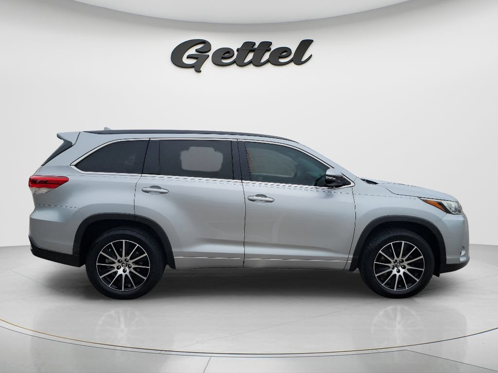 Certified 2018 Toyota Highlander SE FWD image 4