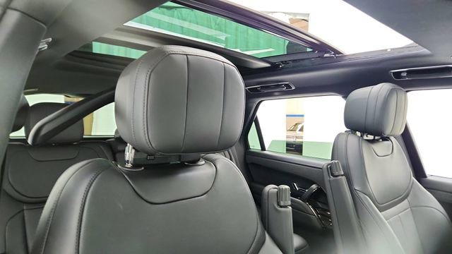 Used 2025 Land Rover Range Rover Sport SE image 23