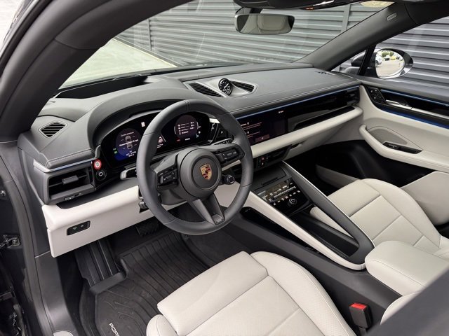 Certified 2025 Porsche Macan 4 Electric image 4
